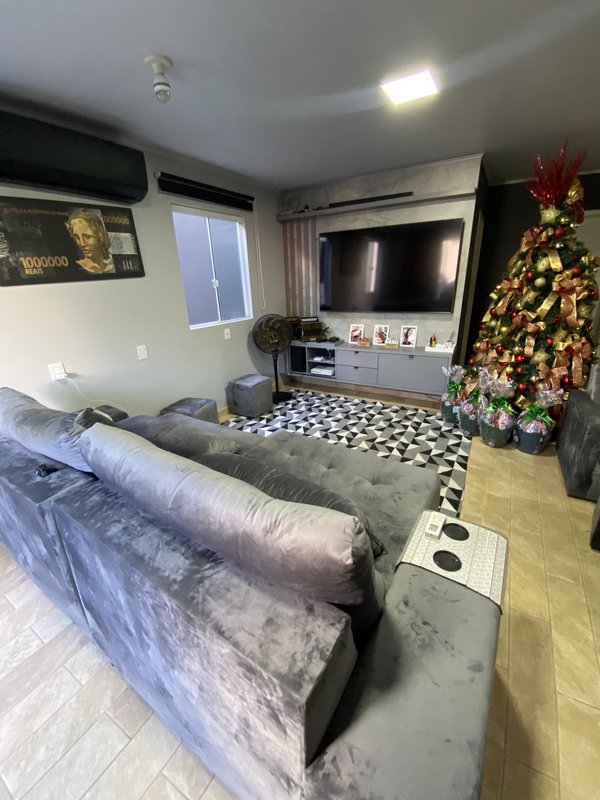 CASA COM 1 SUÍTE MAIS 2 DORMITÓRIOS COM PISCINA,  NO BAIRRO BATEAS - Brusque - 
