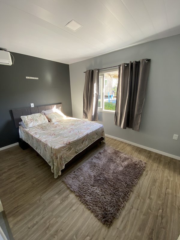 CASA COM 1 SUÍTE MAIS 2 DORMITÓRIOS COM PISCINA,  NO BAIRRO BATEAS - Brusque - 