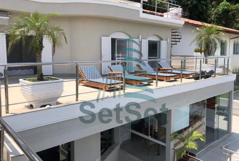 Luxuosa casa em condomínio  - Praia da Enseada - Guarujá/SP - Guarujá - 