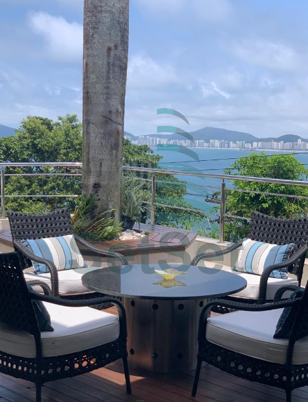 Luxuosa casa em condomínio  - Praia da Enseada - Guarujá/SP - Guarujá - 