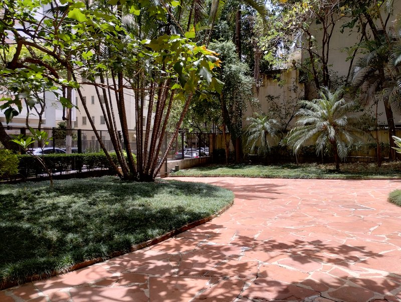 Amplo, silencioso e com muitas possibilidades Rua Itacolomi São Paulo - 