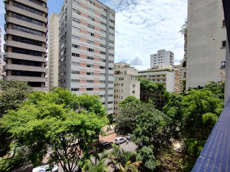 Amplo, silencioso e com muitas possibilidades Rua Itacolomi São Paulo - 