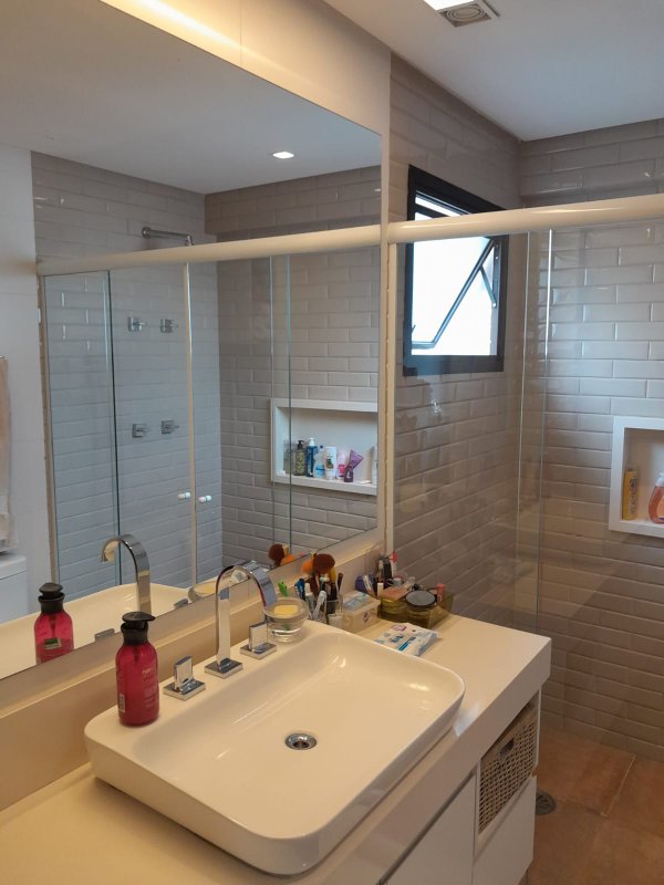 Confortável apartamento com 3 dormitórios na Vila Romana Rua Duílio São Paulo - 