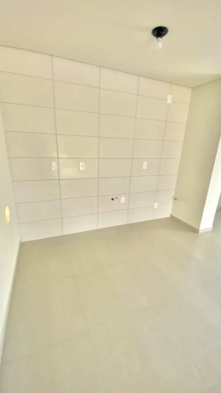 APARTAMENTO COM 1 SUÍTE MAIS 2 DORMITÓRIOS NO BAIRRO RIO BRANCO - Brusque - 