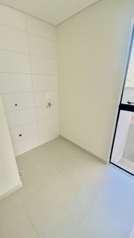 APARTAMENTO COM 1 SUÍTE MAIS 2 DORMITÓRIOS NO BAIRRO RIO BRANCO - Brusque - 