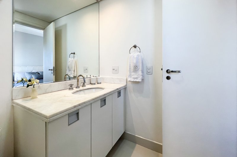 Apartamento com varanda gourmet - andar alto Rua Aimberê São Paulo - 