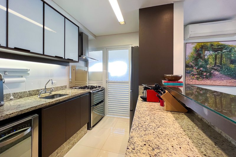 Apartamento com varanda gourmet - andar alto Rua Aimberê São Paulo - 