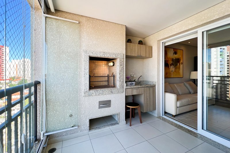 Apartamento com varanda gourmet - andar alto Rua Aimberê São Paulo - 