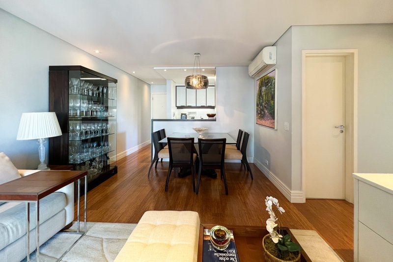 Apartamento com varanda gourmet - andar alto Rua Aimberê São Paulo - 