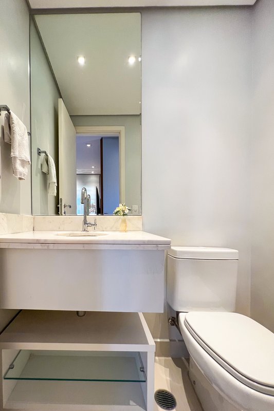 Apartamento com varanda gourmet - andar alto Rua Aimberê São Paulo - 