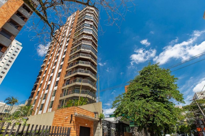 Apartamento em Moema na Rua Inhambú Rua Inhambú São Paulo - 
