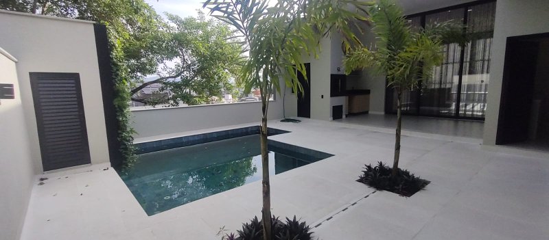 Casa com piscina no Amizade em Jaraguá do Sul-SC Avenida Champs Elysée Jaraguá do Sul - 