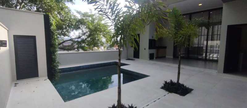 Casa com piscina no Amizade em Jaraguá do Sul-SC Avenida Champs Elysée Jaraguá do Sul - 