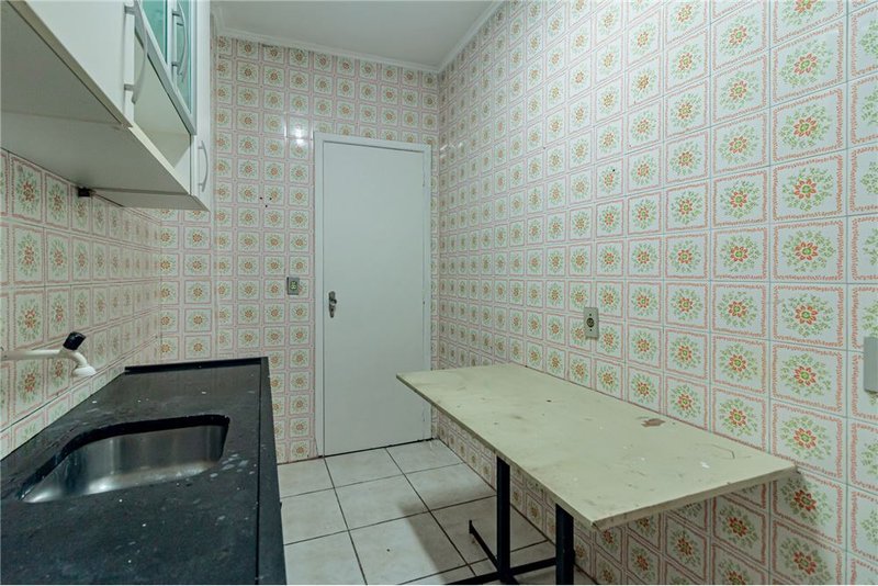 Apartamento CHR 1268 Apto 610221003-126 3 dormitórios 94m² Riachuelo Porto Alegre - 