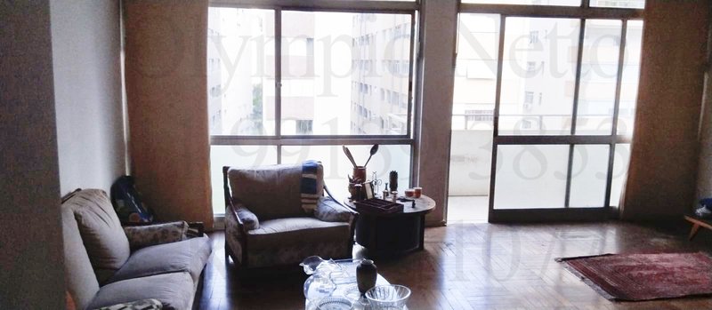 Apartamento com sacada para reforma em Higienópolis  São Paulo - 