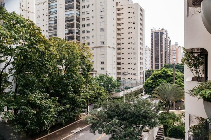 Apartamento em Moema Avenida Jurucê São Paulo - 