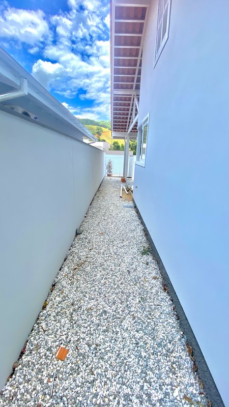 CASA COM 1 SUÍTE MAIS 2 DORMITÓRIOS NO BAIRRO DOM JOAQUIM - Brusque - 