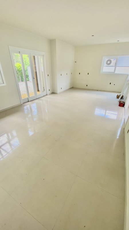 CASA COM 1 SUÍTE MAIS 2 DORMITÓRIOS NO BAIRRO DOM JOAQUIM - Brusque - 