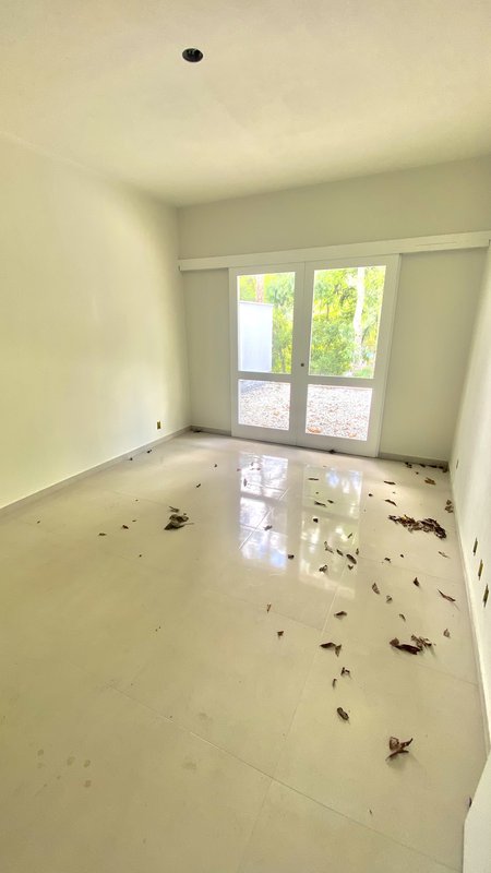 CASA COM 1 SUÍTE MAIS 2 DORMITÓRIOS NO BAIRRO DOM JOAQUIM - Brusque - 