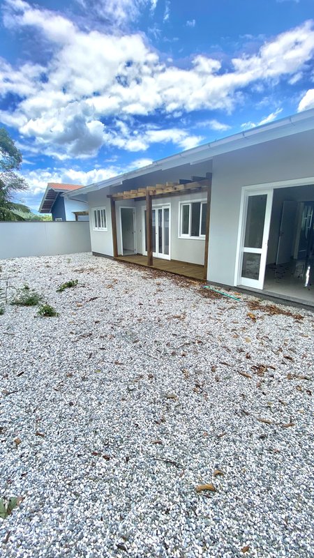 CASA COM 1 SUÍTE MAIS 2 DORMITÓRIOS NO BAIRRO DOM JOAQUIM - Brusque - 