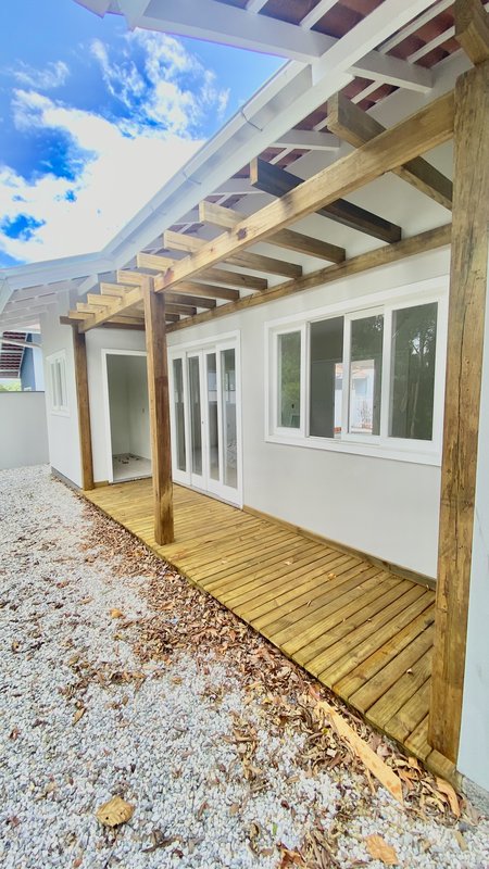 CASA COM 1 SUÍTE MAIS 2 DORMITÓRIOS NO BAIRRO DOM JOAQUIM - Brusque - 