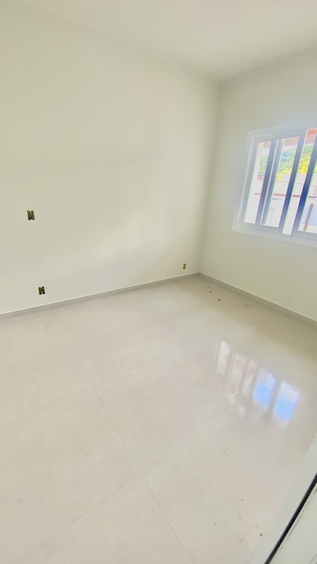 CASA COM 1 SUÍTE MAIS 2 DORMITÓRIOS NO BAIRRO DOM JOAQUIM - Brusque - 