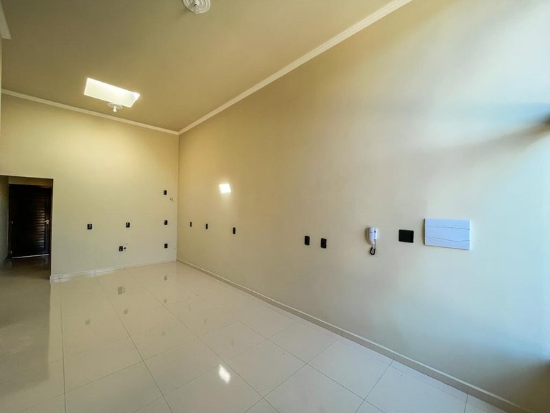 CASA COM 1 SUÍTE MAIS 2 DORMITÓRIOS NO BAIRRO DOM JOAQUIM - Brusque - 