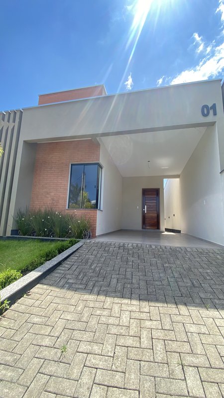 CASA COM 1 SUÍTE MAIS 2 DORMITÓRIOS NA GUABIRUBA - Guabiruba - 