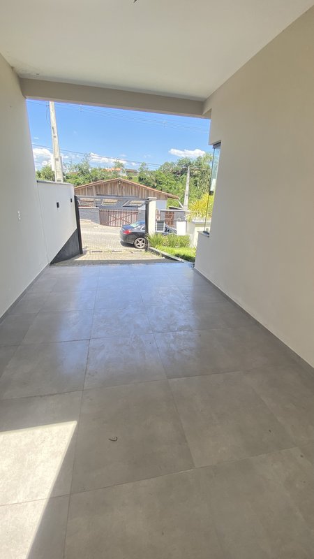 CASA COM 1 SUÍTE MAIS 2 DORMITÓRIOS NA GUABIRUBA - Guabiruba - 