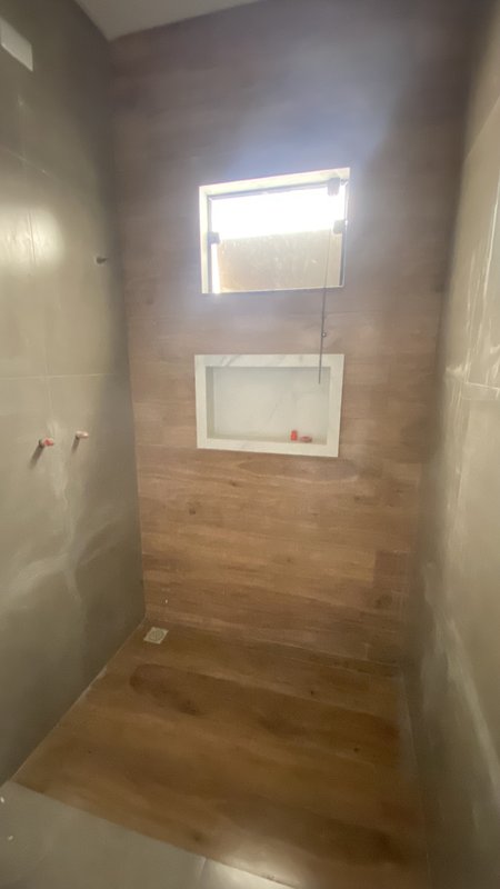 CASA COM 1 SUÍTE MAIS 2 DORMITÓRIOS NA GUABIRUBA - Guabiruba - 
