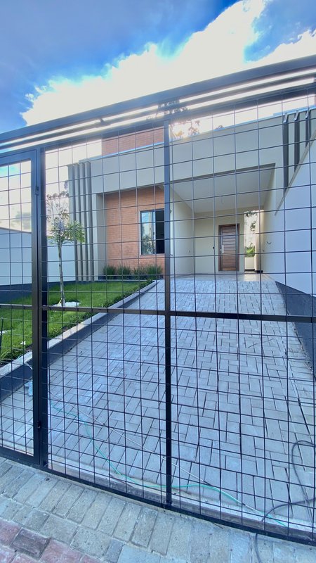 CASA COM 1 SUÍTE MAIS 2 DORMITÓRIOS NA GUABIRUBA - Guabiruba - 