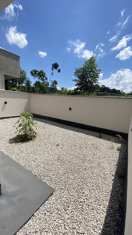 CASA COM 1 SUÍTE MAIS 2 DORMITÓRIOS NA GUABIRUBA - Guabiruba - 