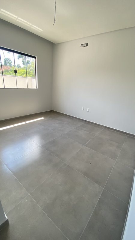 CASA COM 1 SUÍTE MAIS 2 DORMITÓRIOS NA GUABIRUBA - Guabiruba - 