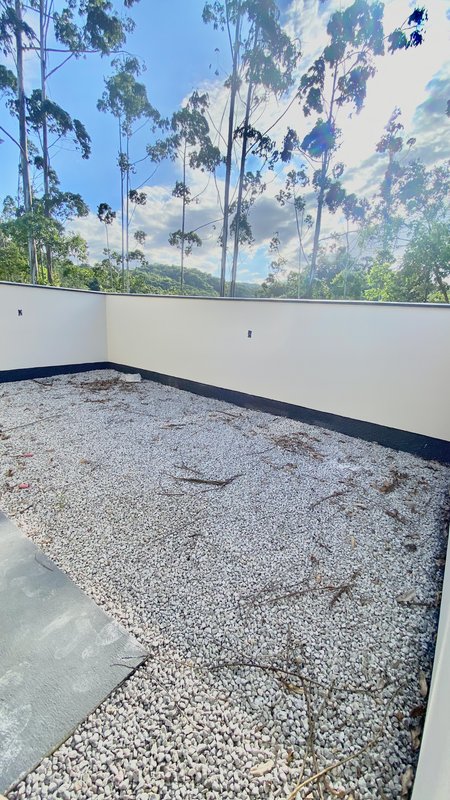 CASA COM 1 SUÍTE MAIS 2 DORMITÓRIOS NA GUABIRUBA - Guabiruba - 