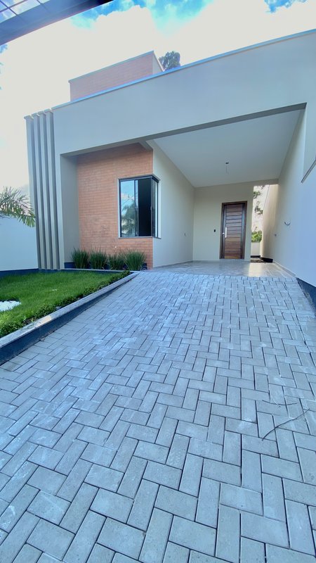 CASA COM 1 SUÍTE MAIS 2 DORMITÓRIOS NA GUABIRUBA - Guabiruba - 