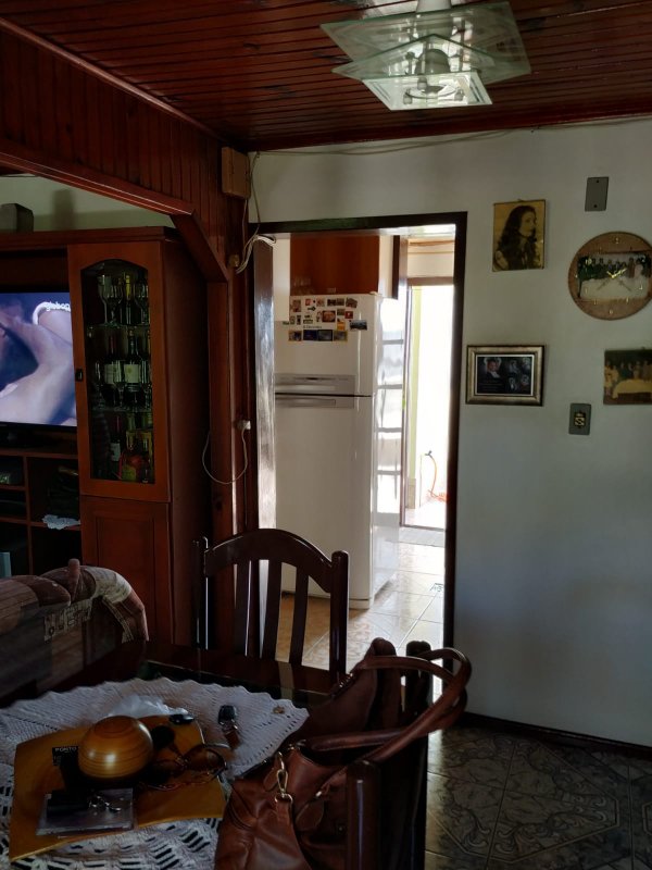 Ótimo apartamento Cohab Lindóia, 2 dorm.solarium, sacada, ensolarado, churrasqueira Rua Açores Pelotas - 