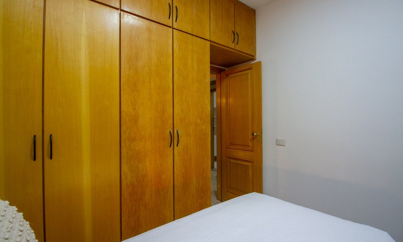 Mobiliado com 3 dormitórios, 2 banheiros e 135m², oferece o maior conforto para você Rua Prudente de Moraes Rio de Janeiro - 