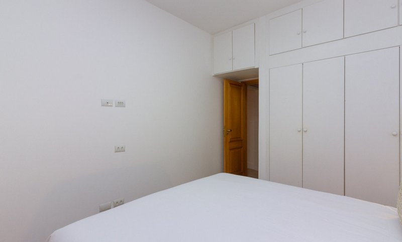 Mobiliado com 3 dormitórios, 2 banheiros e 135m², oferece o maior conforto para você Rua Prudente de Moraes Rio de Janeiro - 