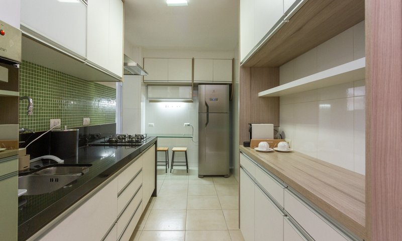 Mobiliado com 3 dormitórios, 2 banheiros e 135m², oferece o maior conforto para você Rua Prudente de Moraes Rio de Janeiro - 