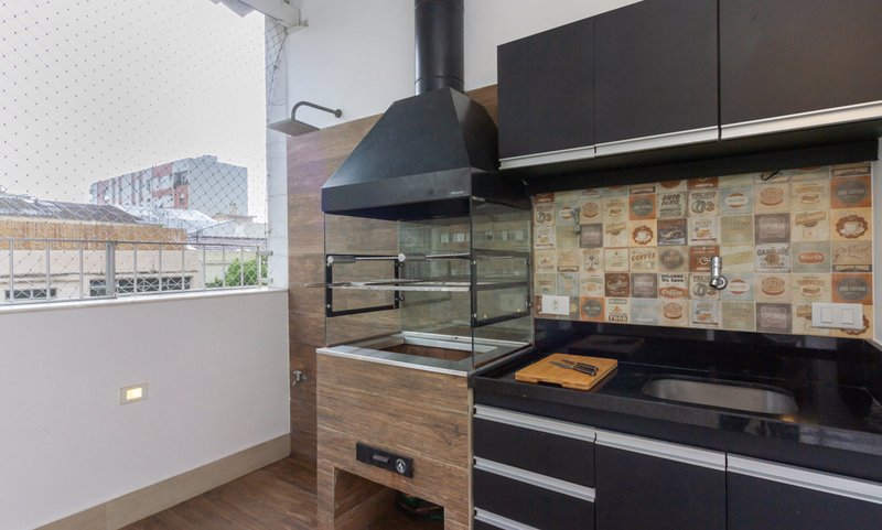 Mobiliado com 3 dormitórios, 2 banheiros e 135m², oferece o maior conforto para você Rua Prudente de Moraes Rio de Janeiro - 