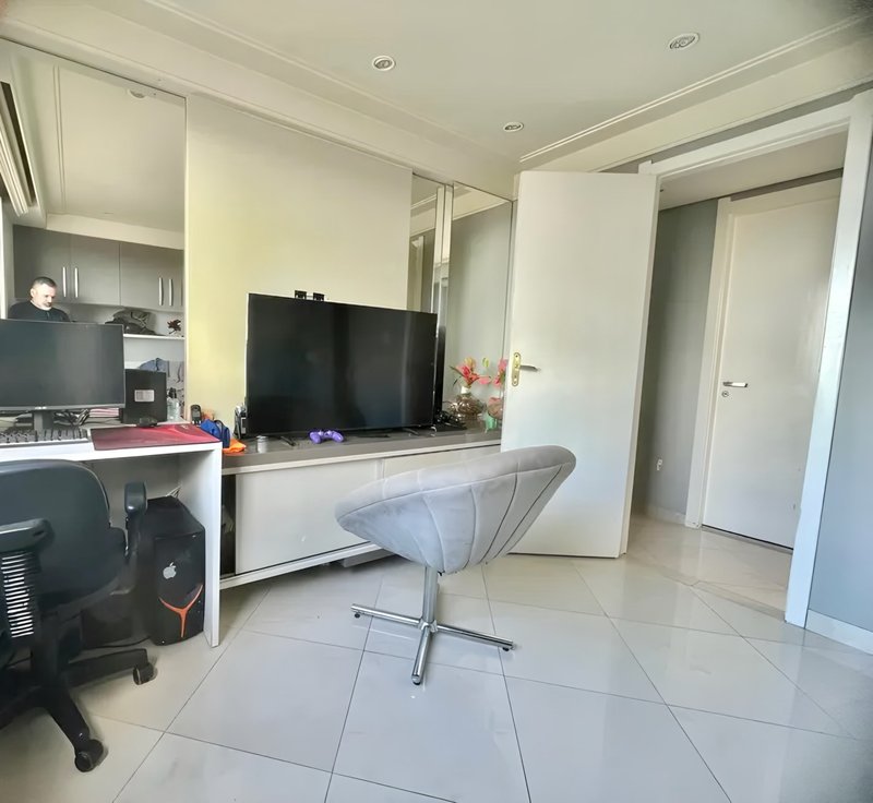 R$ 850.000 - ÓTIMO APARTAMENTO - 3 DORM - SUÍTE - 92M2 - ANDAR ALTO - VISTA - 1 VAGA Avenida Grécia Porto Alegre - 