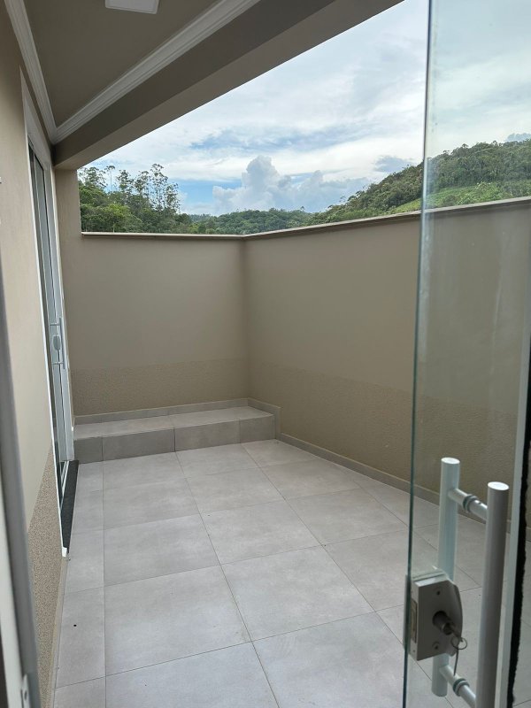 APARTAMENTO COM 1 SUÍTE MAIS 2 DORMITÓRIOS NO BAIRRO CEDRINHO - Brusque - 