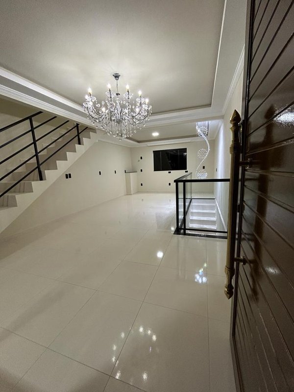 TRIPLEX COM 1 SUÍTE MAIS 2 DORMITÓRIOS NO BAIRRO DOM JOAQUIM - Brusque - 