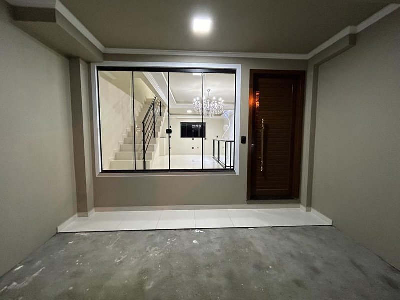 TRIPLEX COM 1 SUÍTE MAIS 2 DORMITÓRIOS NO BAIRRO DOM JOAQUIM - Brusque - 