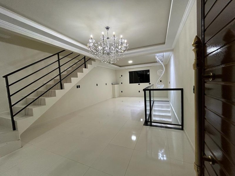 TRIPLEX COM 1 SUÍTE MAIS 2 DORMITÓRIOS NO BAIRRO DOM JOAQUIM - Brusque - 