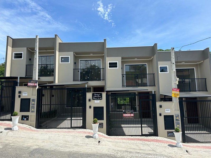 TRIPLEX COM 1 SUÍTE MAIS 2 DORMITÓRIOS NO BAIRRO DOM JOAQUIM - Brusque - 
