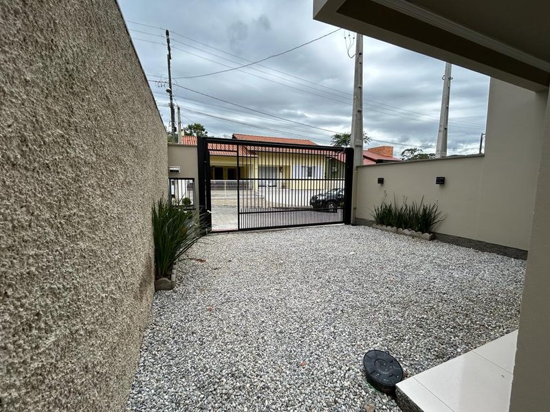 SOBRADO COM 2 SUÍTES NO BAIRRO SÃO JOÃO - Brusque - 