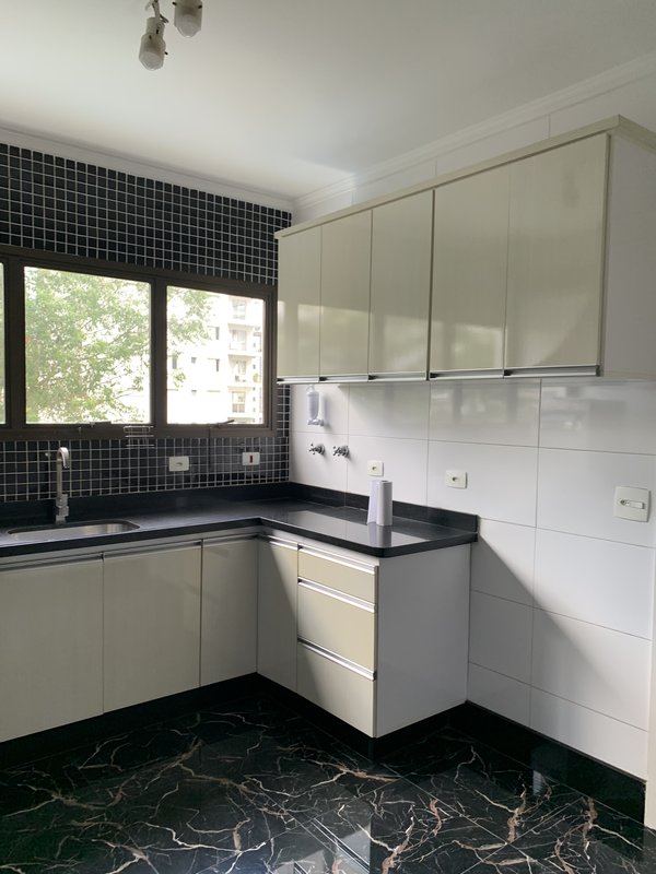 Vendemos no Morumbi apartamento com 4 Quartos, 2 Suites, 5 vagas de garagem, 200m2  São Paulo - 