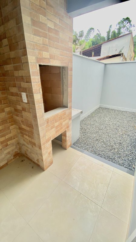 CASA COM 1 SUÍTE MAIS 2 DORMITÓRIOS NO BAIRRO PAQUETÁ - Brusque - 