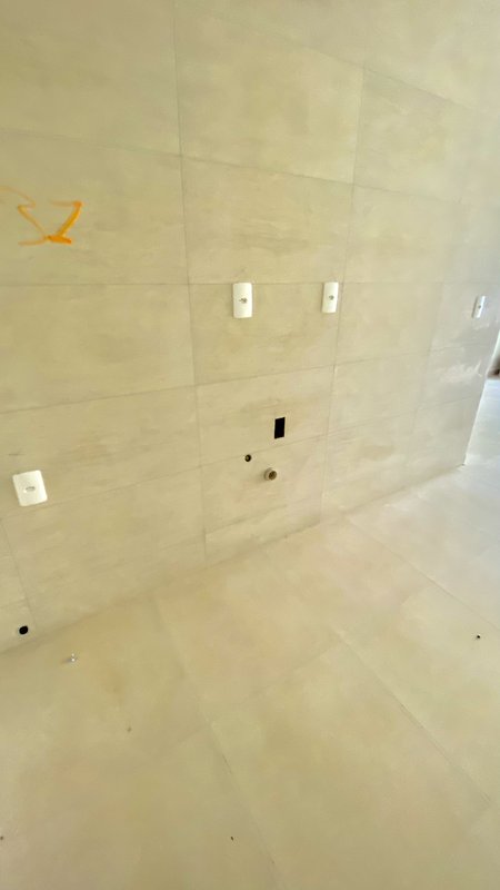 CASA COM 1 SUÍTE MAIS 2 DORMITÓRIOS NO BAIRRO PAQUETÁ - Brusque - 
